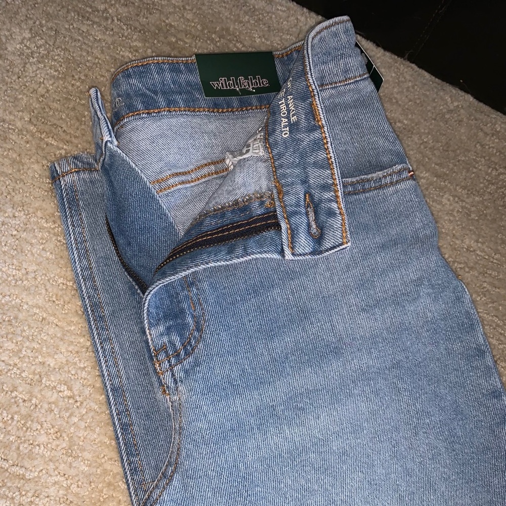 HIGH RISE STRAIGHT JEANS
